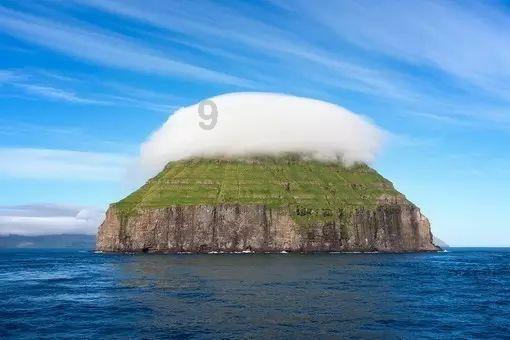 他身中七弹仍带伤指挥,敌灭他牺牲,牺牲前他说:我完成任务了