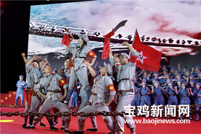 雪天路滑，女子开车刹车紧张程度100%，网友:前边大哥方向盘都快捏碎了