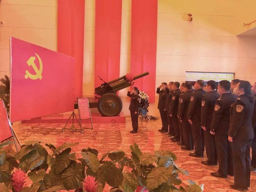 拯救电力塔的泰坦